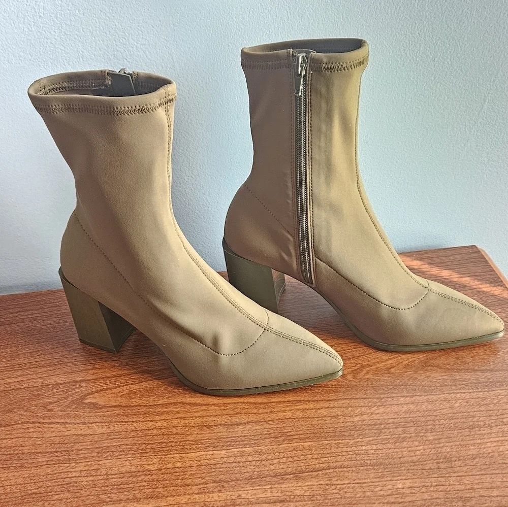 Aldo Adwigocia Sock Boots Size 6 Block heel Zip Closure Rubber sole GREEN